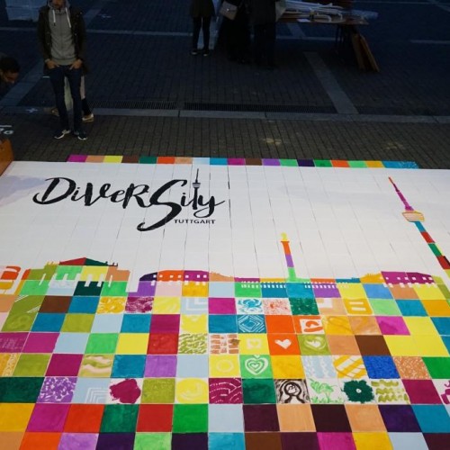 Das Mosaik der Vielfalt entsteht auf dem Marktplatz in Stuttgart